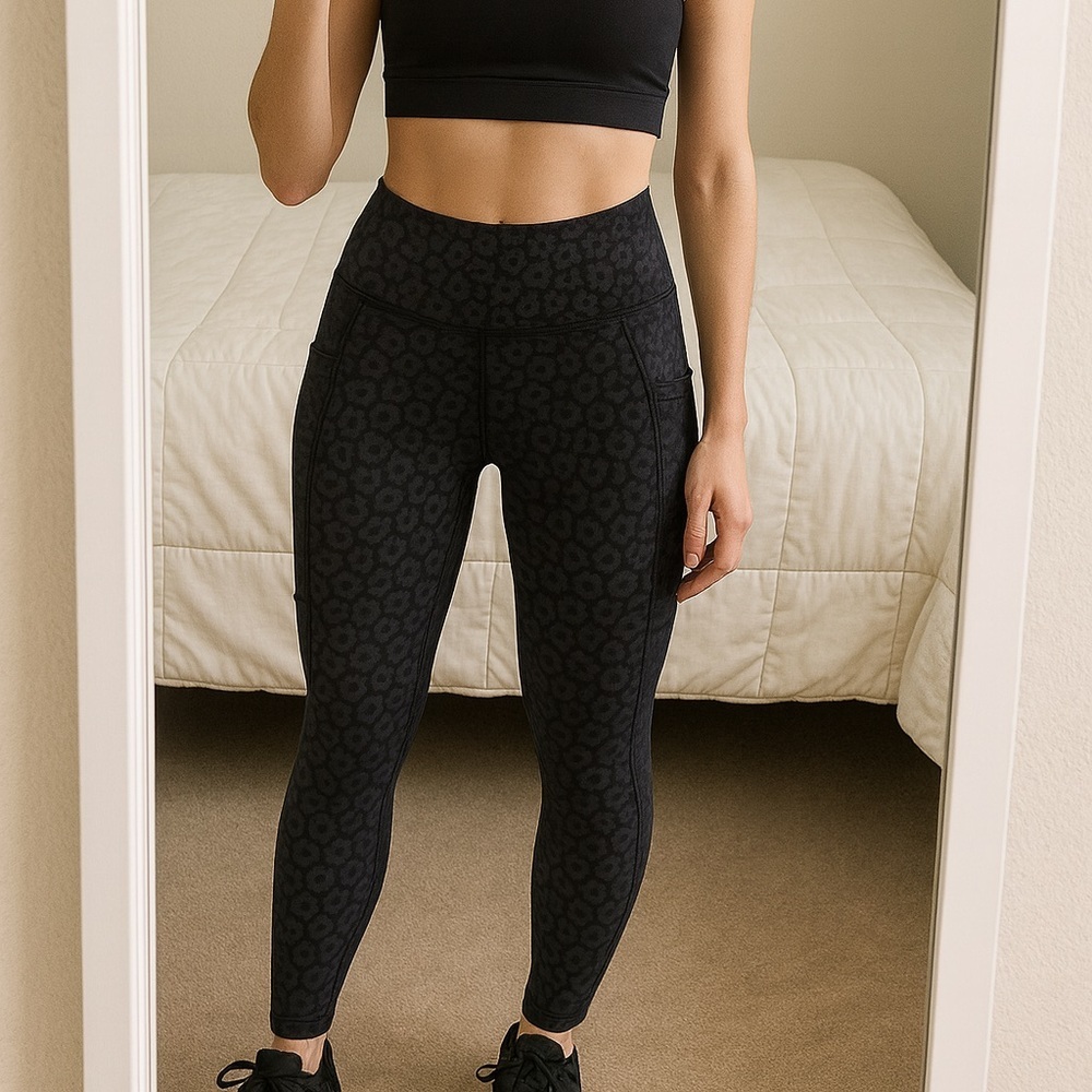 ETHOS Black and grey leopard print athletic leggings size small petite length